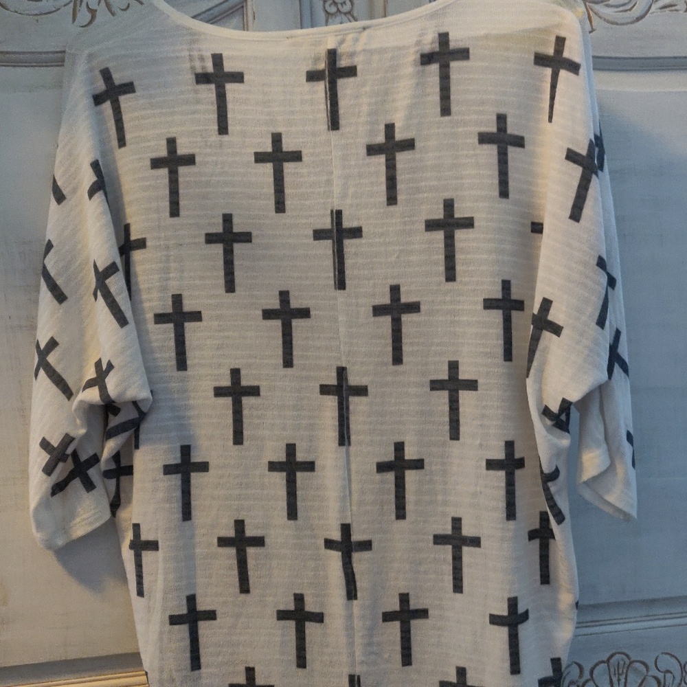 New Forever 21 top cross design top size Small - Picture 3 of 4